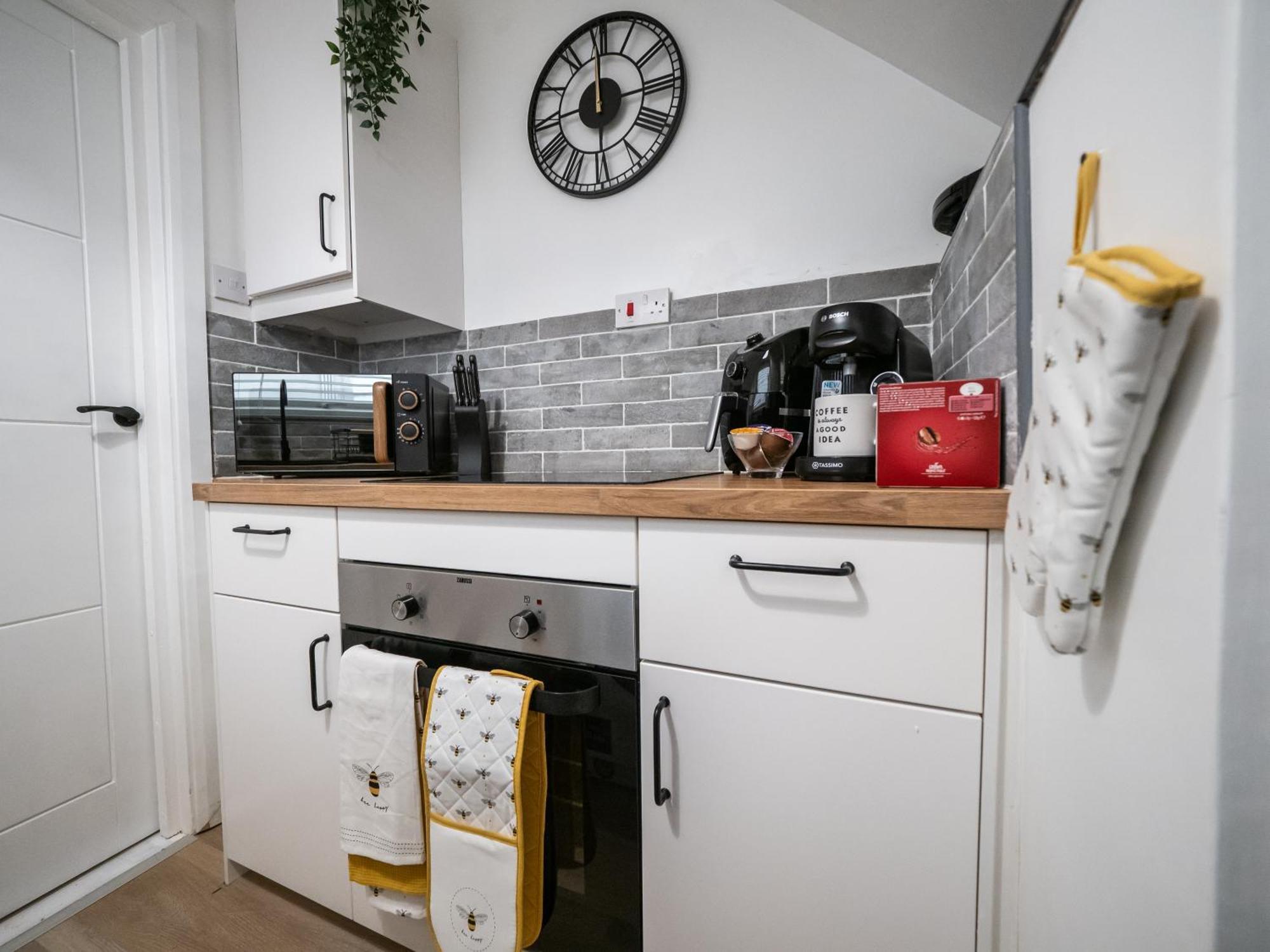Seaside Retreat: Luxury 1-Bed, Free Parking Apartment Portsmouth Exterior foto