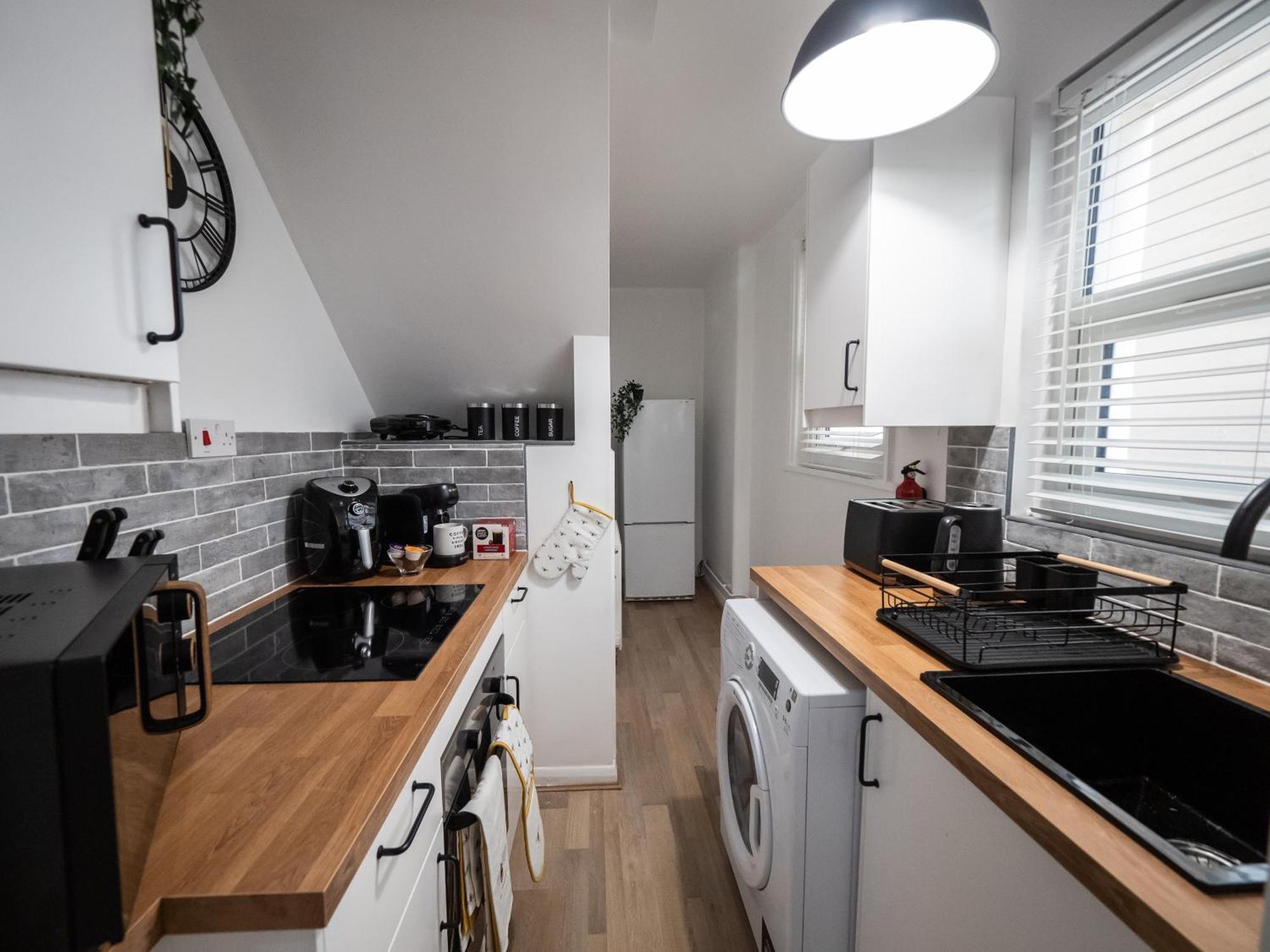 Seaside Retreat: Luxury 1-Bed, Free Parking Apartment Portsmouth Exterior foto